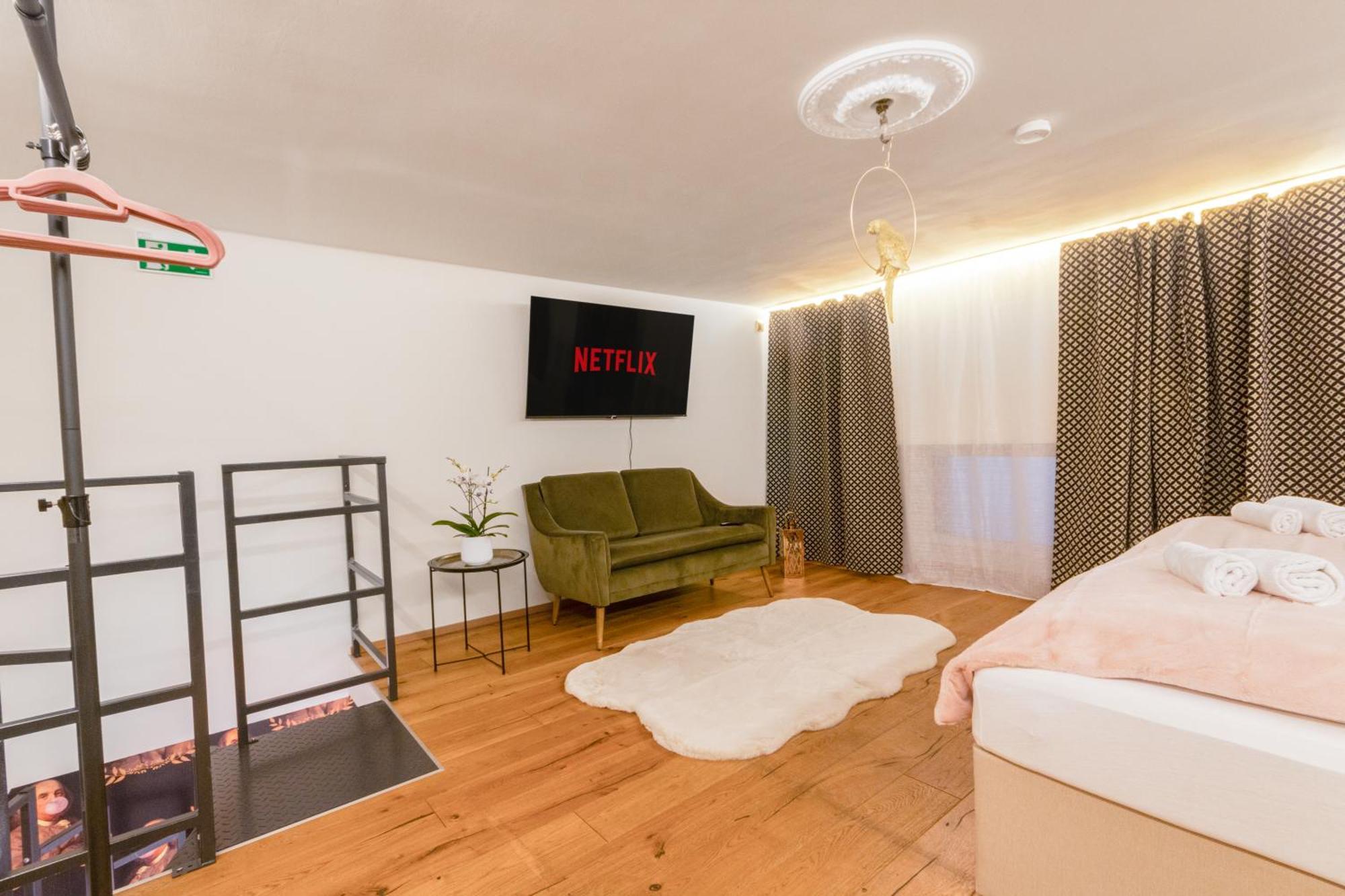 Zentral - Netflix - 2 Stoecke - Arbeitsplatz Appartement Wenen Buitenkant foto